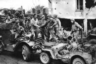 101st Airborne Link with British Army in Carentan