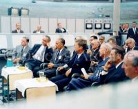 President John F. Kennedy and other officials at Apollo briefing