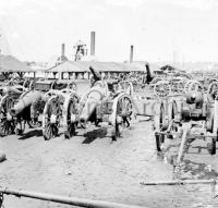 Captured cannons wepons at Rocketts Landing