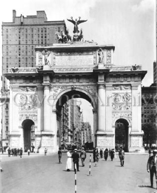 Victory Arch over 5th Ave.