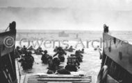 US 1st Division - First Wave of Troops on Omaha Beach