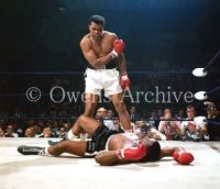 Muhammad Ali defeats Sonny Liston 1965