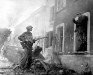 American Troops Capture German Soldiers