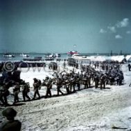 Saskatchewan Regiment unloading on Juno beach