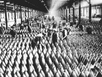English women in munition factory